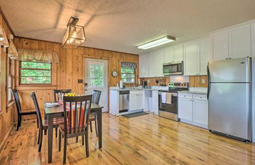 Waterfront Lake Martin Home with Grill and Beach! - Foto 7