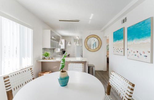 Boca Coastal Waterfront Stay - 2BR 2BA - Pool, Gym, Parking, Walk to Beach - Foto 21