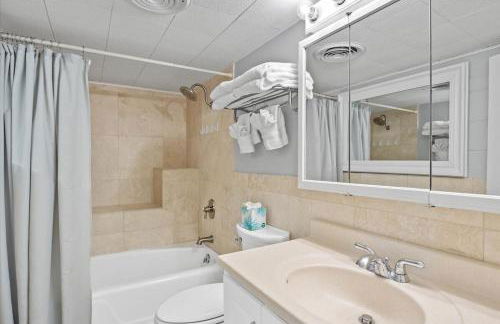 Grand Getaway with Private Dock near Coconuts - Foto 12