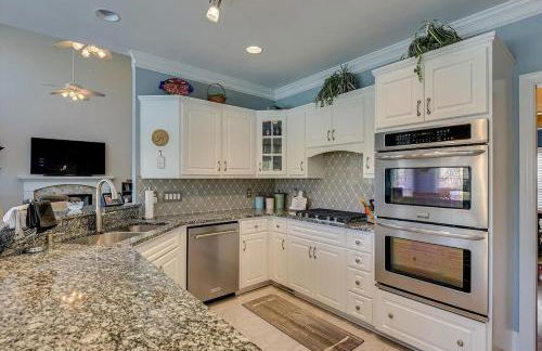 Lakefront Home for Families and Groups - Private Pool, BBQ, Paddle, Fishing - Foto 15