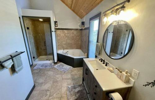 Gorgeous cabin 3bdrm/3bth, hot tub, fireplace, kid/pet friendly - Foto 30