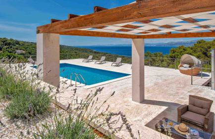 A gorgeous villa on a private property on the island Brač - Foto 2