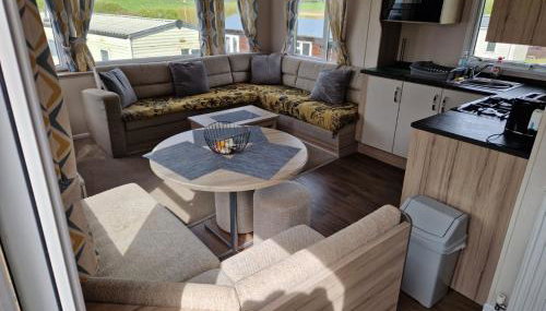 Experience Coastal Bliss in Our Modern 2019 Sea Viev 2 Bedroom static caravan at Clarach Bay Holiday Village! - Foto 4