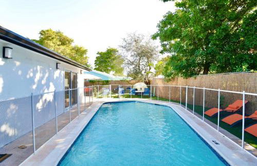 Luxury Oasis Getaway w/pool 15 mins from beach - Foto 6