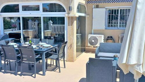 Spacious ground floor apartment overlooking the beautiful communal pool - Foto 4