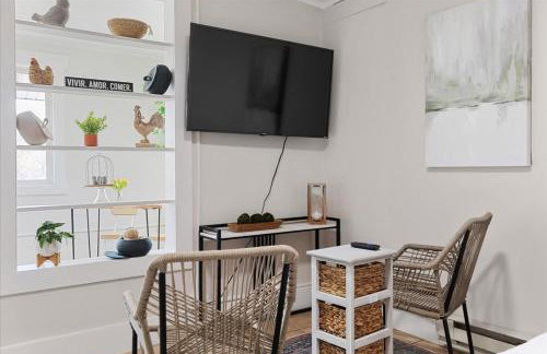 Unit 6: Sleek and modern 1 bedroom - Photo 8
