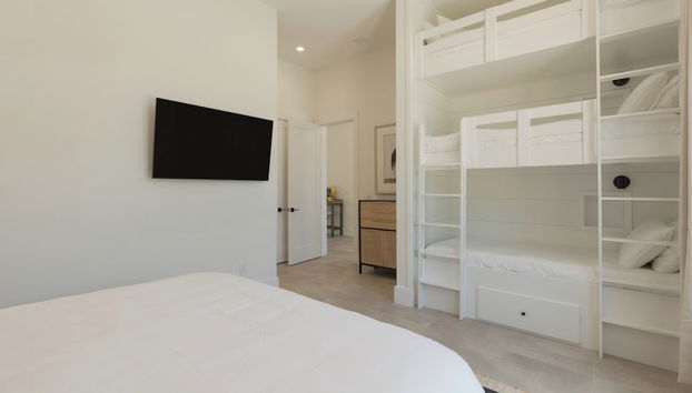 Emerald Evening by Avantstay 9bdr, Walk to Beach - Foto 5, Habitación