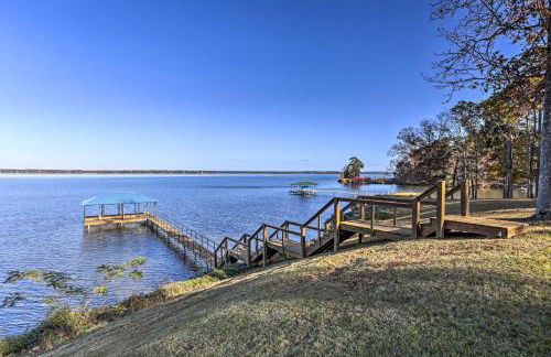 Beautiful Waterfront Getaway with Dock! - Foto 28