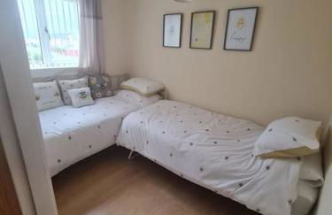 Modern 3 Bedroom Property centrally based - Foto 17