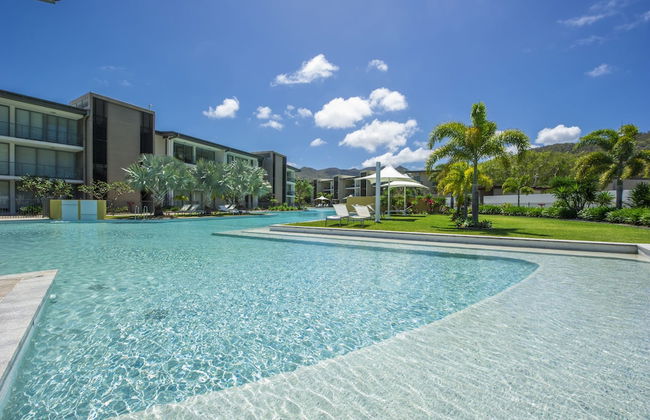 Blue on Blue Apartment 813 - Photo 1