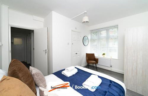 Three Bedroom Apartment At Buonomo Stays Short Lets & Serviced Accommodation With Netflix & Games - Foto 17