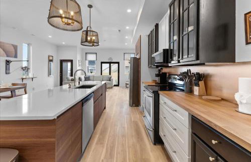 Spacious Downtown Indy Home Perfect for Groups - Photo 10