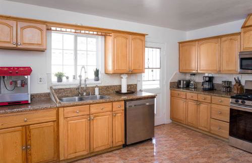 4BR Home for Groups Heated Pool Option - Foto 10