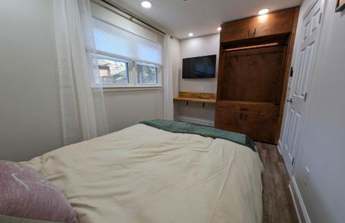 Modern Luxe Family & Groups Friendly Bungalow with Patio & Workspace - Foto 5