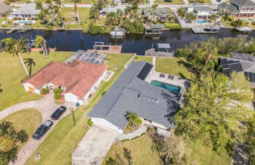 456 Stunning Canal-Front Home with Heated Pool - Foto 29