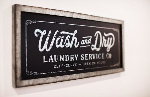 Rustic Luxe Creekside Retreat with Hot Tub and Fire Pit, Minutes From Hudson - Foto 41