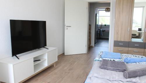 1 Privatzimmer in Dreizimmer Wohnung Lemgo Innenstadt Ferien Unterkunft - Foto 3, towels, wardrobe