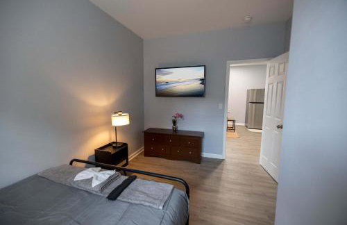 3 Min to Downtown - 10 Min to Elon - Smart TVs - Foto 23