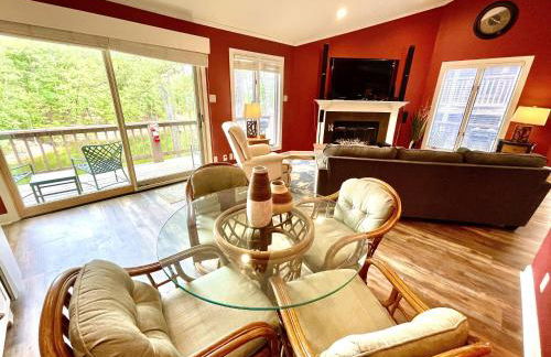 80BPD, Four bedroom, two 1 2 bath log-sided condo with lake view , garage condo - Foto 3