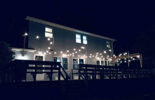 Catskills Delaware River Modern Colonial Getaway - Foto 12