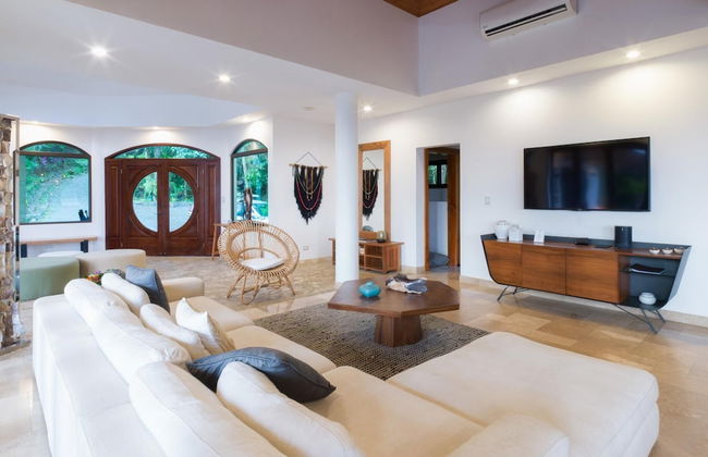 Stunning 7 BR Villa Manuel Antonio Sanctuary - Photo 3