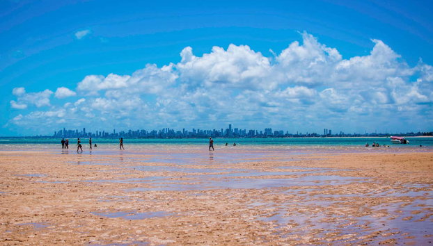 Balade en catamaran à l'île d'Areia Vermelha - Photo 2, La vue de João Pessoa depuis l'île