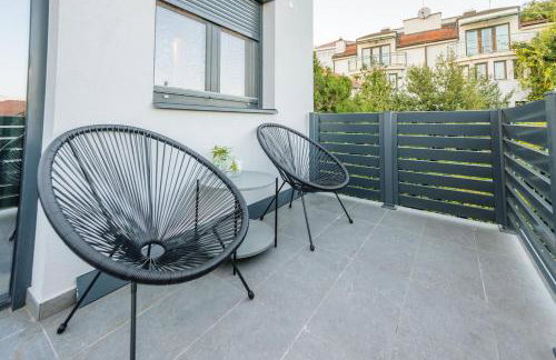 LuxStay Apartments APT3 - Private Parking, Terrace - Foto 19