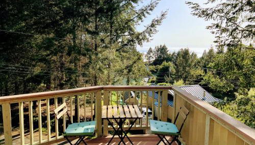 Contemporary House with Ocean View Decks - Photo 3