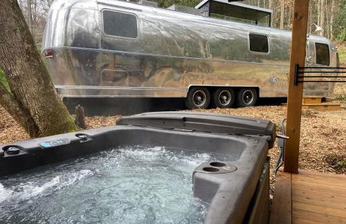 Airstream w Bathtub, River, & Hot Tub - Foto 3