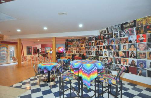 Redbud Keep - Unique Features, Movie Set Decor, Grill, Wifi, Family Friendly, Hiking, Billiard Table, Movie Theater Room, Fireplace, Golfing, View, 2 King Beds - Foto 70