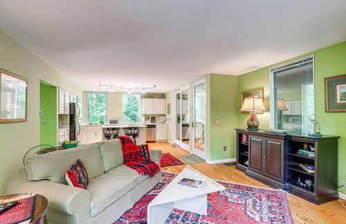 7 Mi to Dtwn Asheville Carriage House with Deck - Photo 5