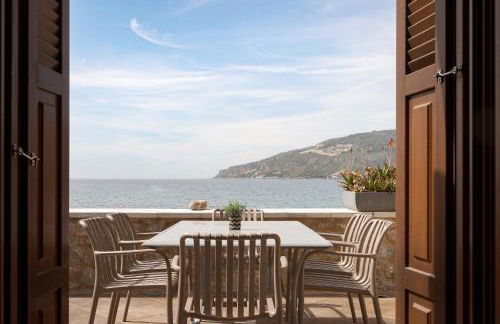 Aura Seafront Villa - Foto 1