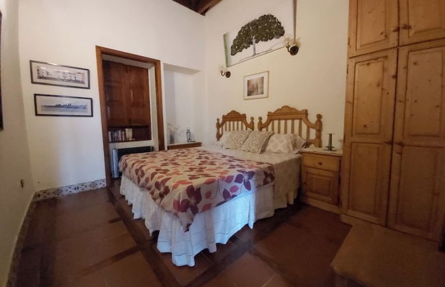 Villa-sleeps4-parking-garden-pool-nearairport - Foto 4