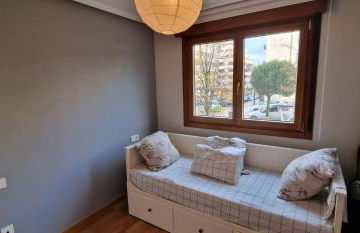 Balmes 8 - Para 6 pax céntrico y Plaza de garaje - VUT-4831-AS - Foto 2