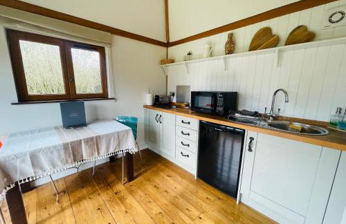 The Barn cottage with hot tub overlooking the lake - Foto 7