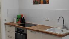 Eleonoras Ferienwohnung in Würzburg Stadt mit Terrasse und eigenen Parkplätzen vor der Tür, für große Gruppen bis zu 13 Personen geeignet - Foto 3