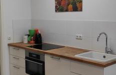 Eleonoras Ferienwohnung in Würzburg Stadt mit Terrasse und eigenen Parkplätzen vor der Tür, für große Gruppen bis zu 13 Personen geeignet - Foto 3