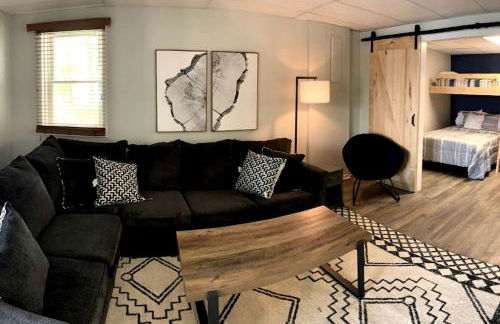 Inmerse in the Serenity of this Lakefront Cottage in Cadiz, Kentucky - Foto 22