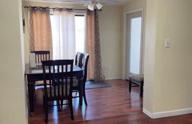 Cozy Home with Sparkling Pool/Pet Friendly - Photo 32