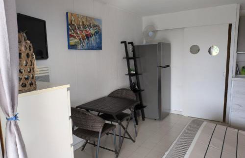 VUE MER- BEAU STUDIO - TERRASSE ABRITEE - Wi-Fi - CLIMATISATION - PARKING GRATUIT-Classé 3 étoiles - Foto 7