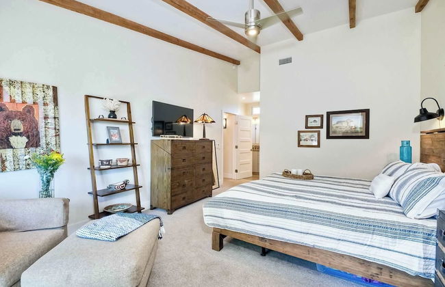 Fresh & Modern 3 BDR Just Blocks From Beach! - Photo 3