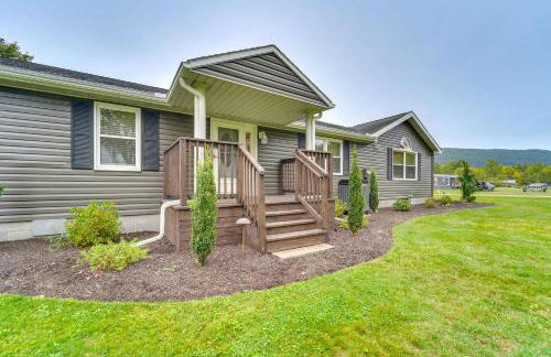 Mtn-View Escape with Large Yard in Duncansville! - Foto 28