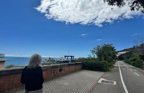 Splendida Casa vista mare per 4 persone di fronte alle spiagge di Bussana - Foto 24