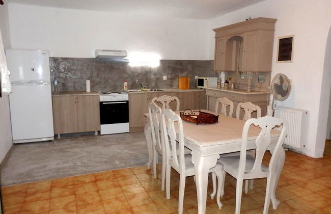 Elea Koundouros - Photo 10