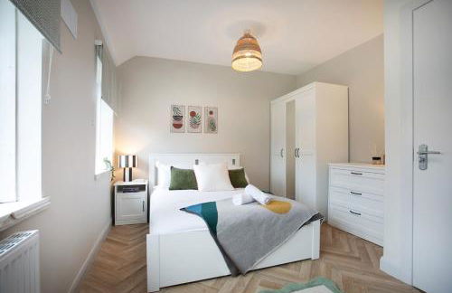 4 Bed Contractor Accommodation in Longbridge - Foto 24