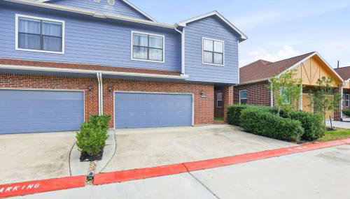 O18B Spacious 3BR Home Sleeps 10 With 2 Living Areas - Foto 3