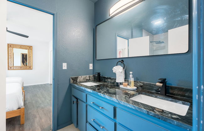 5BR Relaxation Haven Hot Tub Pool Table Fun M - Foto 21