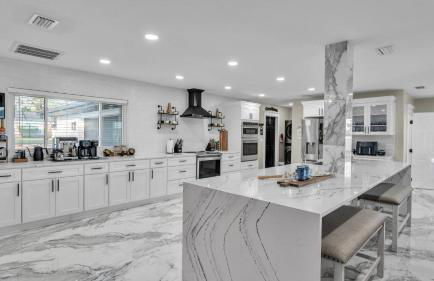 Lake, Pool, HotTub, Game Room, 8 Beds, Sleeps 17 - Foto 37