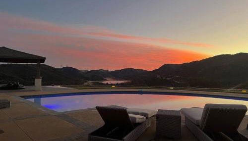 Private Gated 6BR Luxury Estate, Gym, Lake View - Foto 2