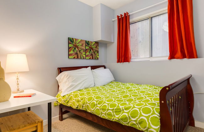 4 Bedroom Suite in Calgary - Photo 3